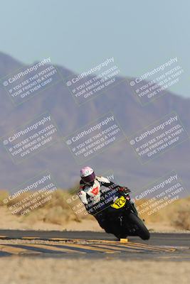 media/Mar-22-2025-CVMA (Sat) [[462c0ffedb]]/Race 13-Amateur Supersport Middleweight/